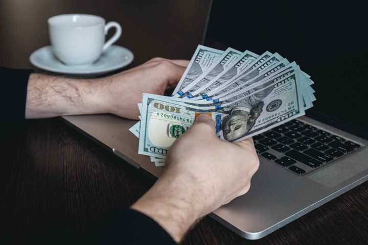 سرمایه گذاری 100 میلیون تومانی در بازار دلار