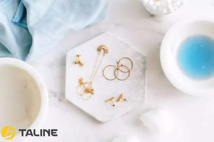 علت سیاه شدن طلا در دست