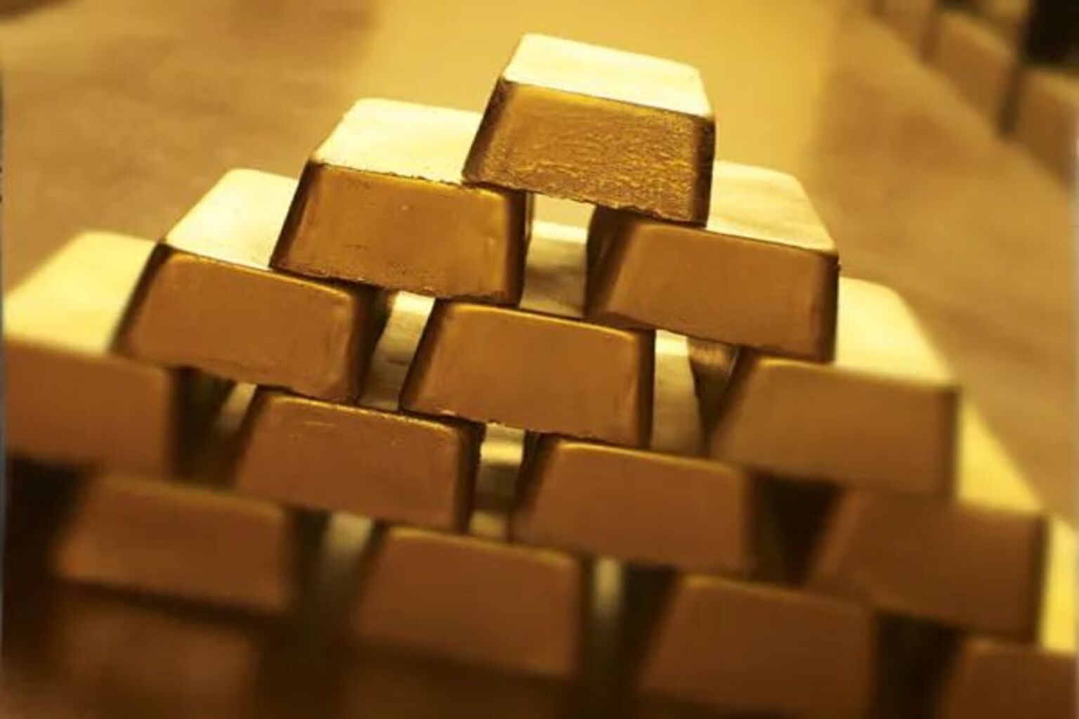 مزایا و معایب سرمایهگذاری در تتر و طلا