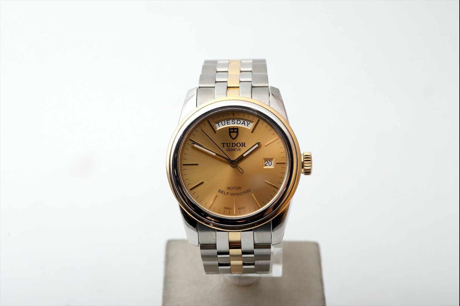 ساعت طلای سوئیسی