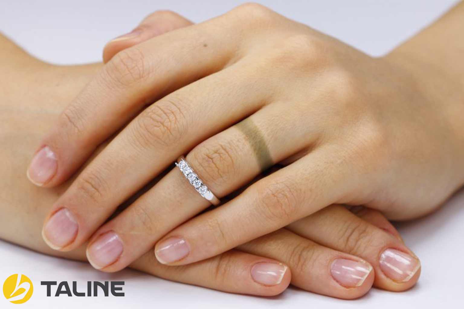 رعایت بهداشت پوست برای جلوگیری از سیاه شدن با طلا