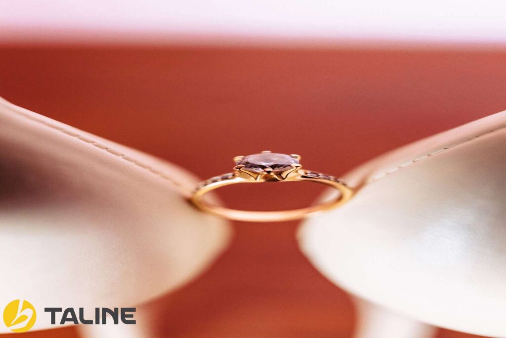 انگشتر طلا با نگین ظریف